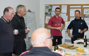 Michel Ch., Christian S., Jean E., Ludovic R., Renaldo C. préparent le 2ème tour de 20mns de montées descentes.
