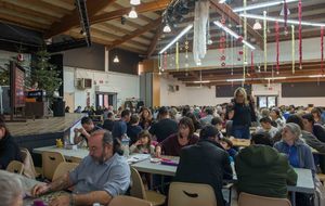 ...les nombreux participants très concentrés...