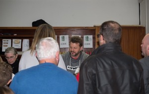 ...puis la foule arrive!