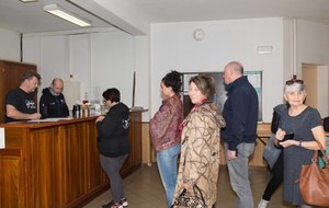 ...plus vite, ils attendent...