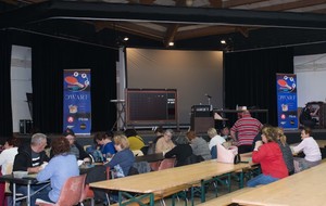 La salle Yves Abric commence à se remplir...