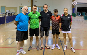 Tournoi d'été 2020 n°1 - podium moins de 1000 points de G à D : 4ème Folcher Alain(Laverune), 3ème François Yoann(Uchaud),  Porchaire Jérôme(Président Pérols), 1er Pillement Adrien(Pérols), 2ème De Fuster Stéphanie(Pérols)