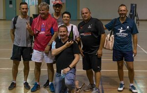 Tournoi d'été 2020 n°2 - club le plus représenté : Cournonterral de G à D :Pellegrin Damien, Fournier Alain, Seng Phiroun, Millet Martine, Le Roger David, Lair Christophe. Au 1er plan Porchaire Jérômr(Président Pérols)