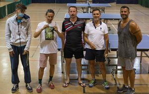 Tournoi n°2 : podium - de 1000 points : de G à D 4ème Titouan Caylar(Saint Marcel), 3ème Roger Soliva(Montpellier TT), Jérôme Porchaire(Président PPPC), Paul Coudray(Castelnau Le Lez), 2ème Fabrice Cordina(AS Mornant TT)