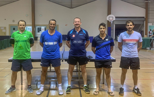 Tournoi n°4 - podium + de 1000 points : de G à D Résultats Tableau A - Supérieur à 1000 3ème Simon Mickael(Uchaud), 2ème Demrane Sofiane(Combs Senart), Jérôme Porchaire(Président Pérols PPC), 1er Cova Laurent(Montpellier TT), 4ème Bonifazi Jeremy(Venelles)